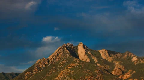 Sunset Clouds over Mountain Peak Vídeo Stock 40384911