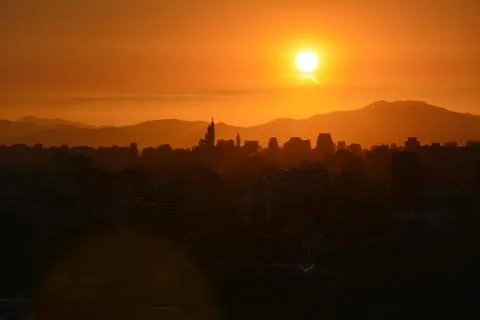 Sunset clouds in santiago, Chile 库存照片
