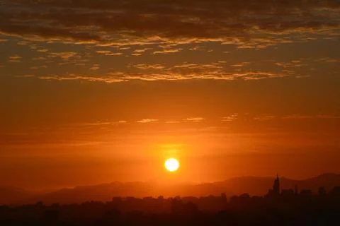 Sunset clouds in santiago, Chile 库存照片