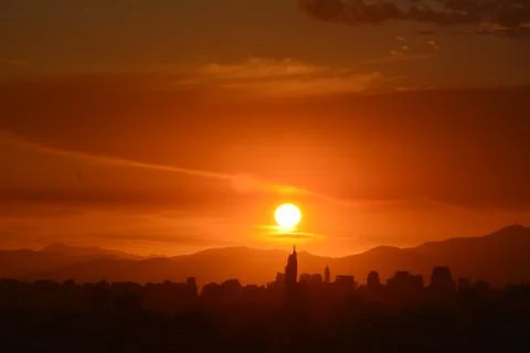 Sunset clouds in santiago, Chile 库存照片