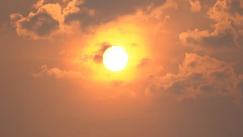 Sunset on clouds on summer background, cloud moving through sun and sunshine Video stock 127404938