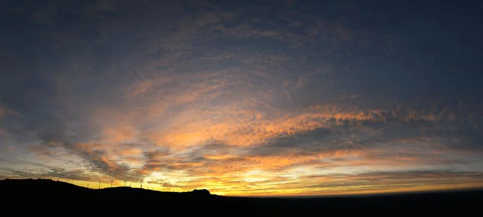 Sunset Cloudscape over  a wind farm Foto stock