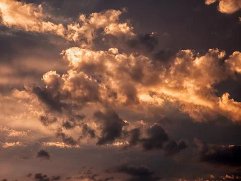Sunset cloudscape with warm tones and moody atmosphere Foto stock