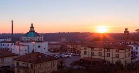 Sunset on Crespi d'Adda village Vídeo Stock 100993374