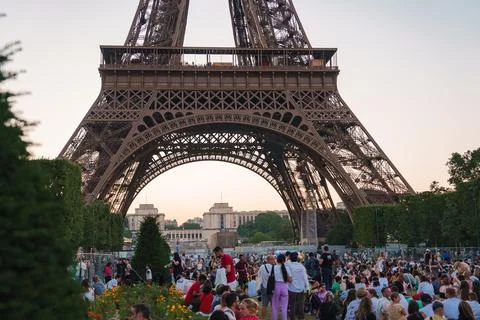 Sunset Crowd at the Eiffel Tower Stock Photos
