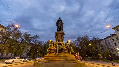 Sunset day to night hyperlapse of monument to king Maximilian, which stands on Stock Footage 222925877