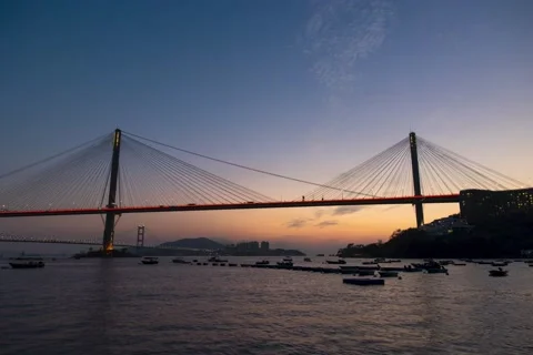 Sunset day-to-night timelapse with Ding Kau bridge, Sham Tseng, Hong Kong 库存影片 194000275