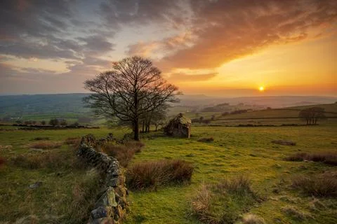 Sunset with derelict barn at Roach End, The Roaches, Peak District, Stock Photos