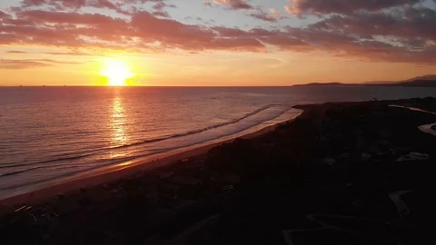 Sunset Drone Jib Back from Ocean With Vibrant Colors 库存影片 100664312