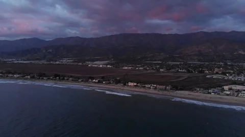 Sunset Drone Over Ocean Pan Across Vibrant Sky 库存影片 100656759