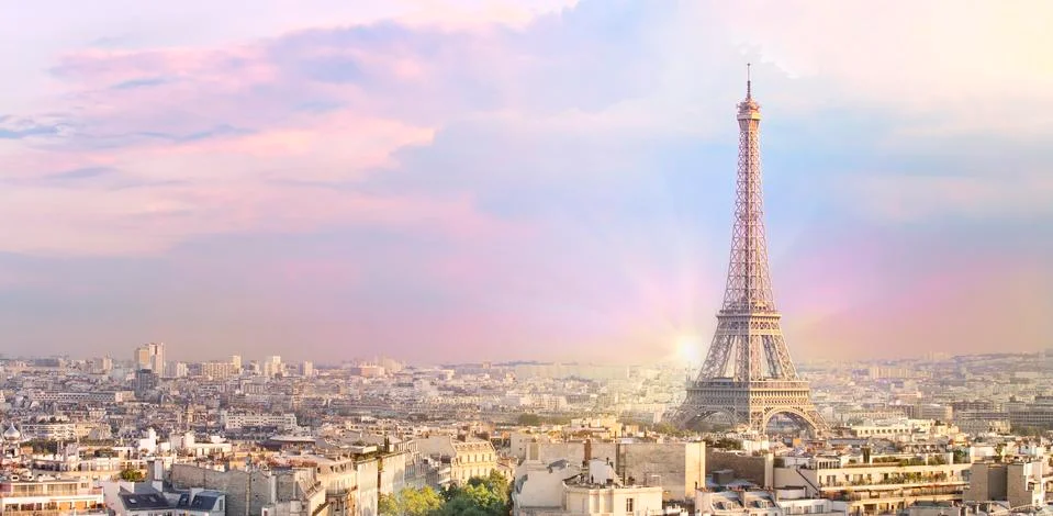 Sunset Eiffel tower and Paris city view form Triumph Arc. Eiffel Tower from Foto stock