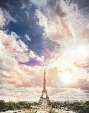 Sunset Eiffel tower and Paris. Foto stock