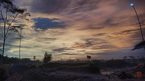 The sunset emits red light Stock Photos