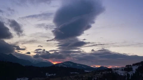 Sunset with epic changing colored clouds 스톡 동영상 146046574