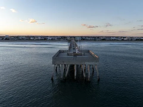 Sunset facing a pier. Foto stock