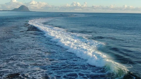 Sunset flight over reef line with shallow small breaking waves Video stock 120426745