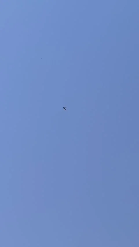 Sunset Flight: Smartphone Clip of Plane in Clear Sky Without Contrails Stock Footage 320897064