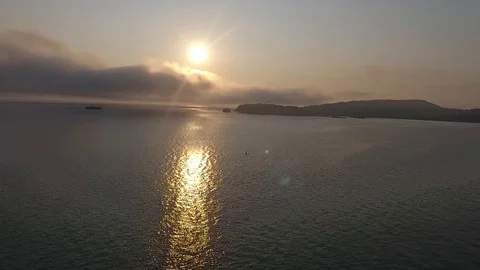 Sunset footage over the calm Pacific ocean with blue skies the background. 库存影片 104052683