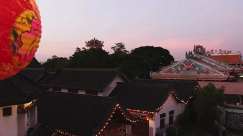 Sunset in front of Chinese temple Stock Footage 146506968