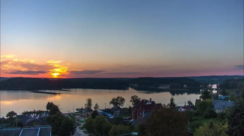 Sunset in front of a town time lapse Video stock 44987459