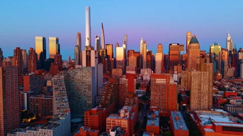 Sunset glow on Chelsea and Hell's Kitchen rooftops toward Midtown, New York. Low 動画素材 337424722