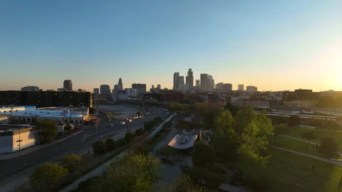 Sunset Glow over Downtown Los Angeles Buildings and Public Park Vídeos de archivo 332683835