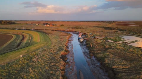 Sunset glows over tranquil rural waterway 스톡 동영상 346858338