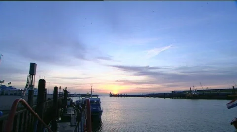 Sunset at the habor 動画素材 378147