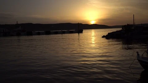 Sunset in the harbor Video stock 106441688