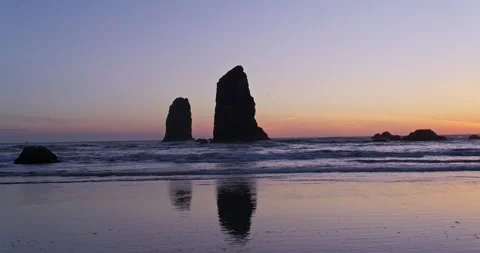 A sunset at Haystack Rock at Cannon Beach in Oregon. 4K. Stock Footage 276989628