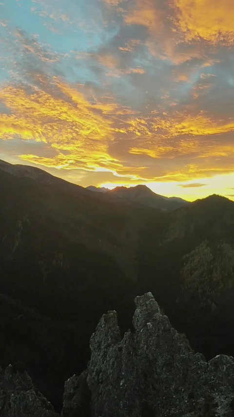 Sunset in high peak with orange colors in the sky in Poland 库存影片 219543231