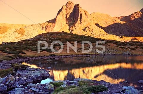 Sunset Hills Lake Reflection Stock Photos