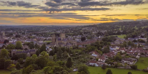 Sunset hyperlapse around Wells Cathedral in Wells, Somerset, United Kingdom Stock-Footage 251054488