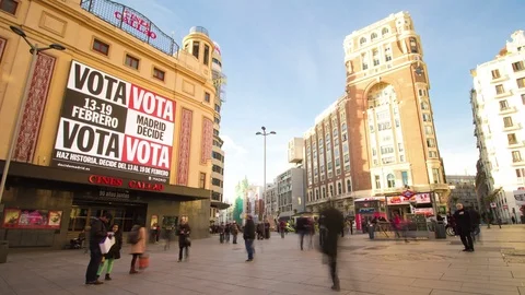 Sunset Hyperlapse in the Callao square (Plaza del Callao), in Madrid. Vidéo 76830064