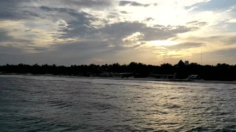 Sunset Hyperlapse: Time's Dance Over White Sand Beach Vídeo Stock 137428740