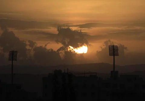 Sunset illuminates clouds over Sana'a, Sanaa, Yemen - 13 Jun 2026 Fotos Stock