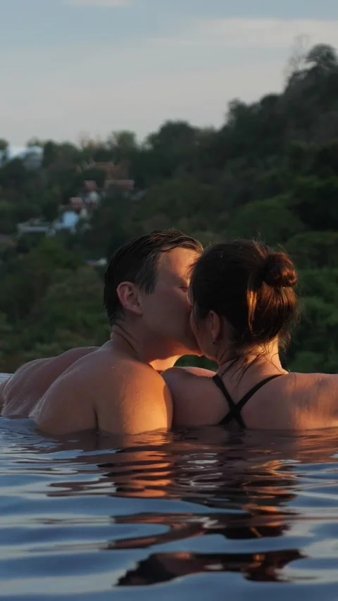 Sunset Infinity Pool Caucasian Couple Travel Moment By Tropical Hillside, Resort 스톡 동영상 334892884