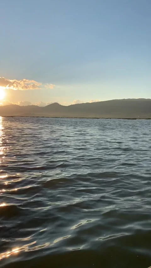 Sunset on Inle Lake Vídeos de archivo 343754653