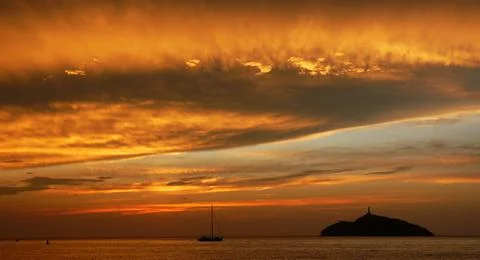 Sunset island and cloud formations, Colombia 스톡 사진