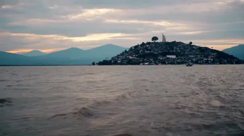 Sunset in Janitzio, view from the boat 스톡 동영상 51341119