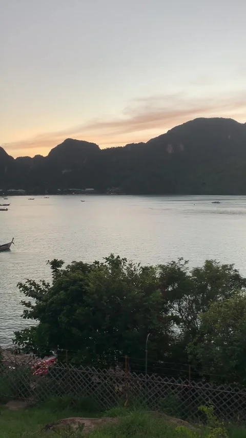 Sunset in Kho Phi Phi Stockbeeldmateriaal 344768867