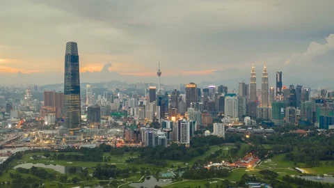 Sunset kuala lumpur golf course aerial topdown panorama 4k timelapse malaysia Vídeo Stock 107294503