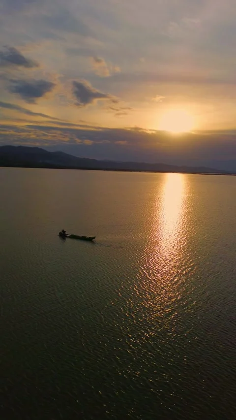 Sunset on the lake with a boat Video stock 299493007