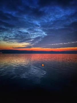 Sunset at Lake Bodensee with Clouds and Vibrant Colors Foto stock