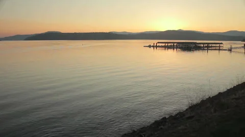 Sunset on Lake Docks 库存影片 32375402
