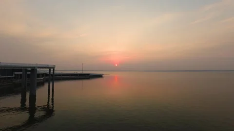 Sunset at the lake in the evening Vídeo Stock 346934219
