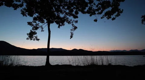 Sunset in a lake 库存影片 55141059