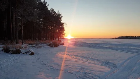 Sunset on the lake in winter Stock-Footage 99951390