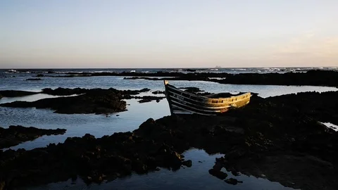 Sunset landscape with a roving boat 스톡 동영상 101390864