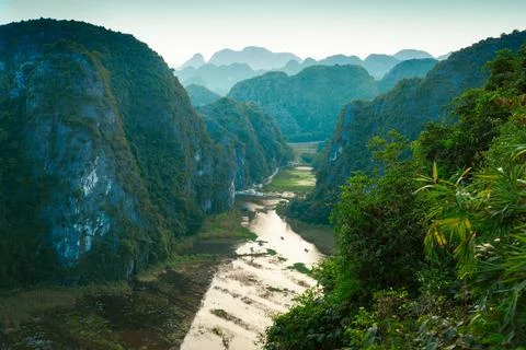 Sunset landscape view of Ninh Binh valley with Tam Coc river in the mountai.. 写真素材